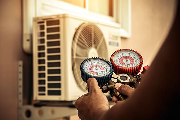 Professional Hvac technician working in Cherokee, NC